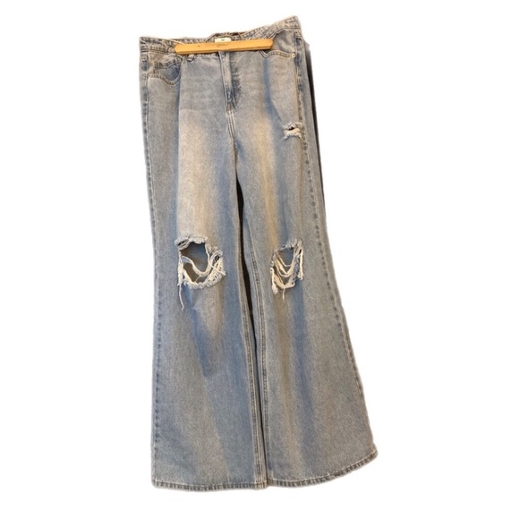 bp Denim - BP Jeans Distressed Flare 100% Cotton NWOT Light Wash Size 34 Ripped Mom Jeans